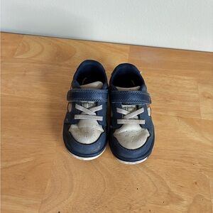 Stride rite London sneaker 7.5 wide